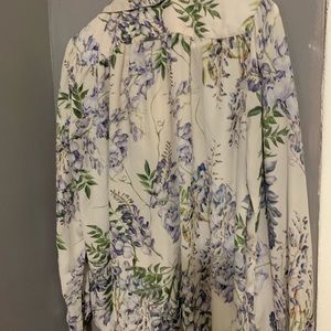 White floral blouse bottom down long sleeve.